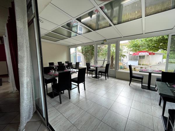 Hotel Restaurant Bar avec terrasse et jardin