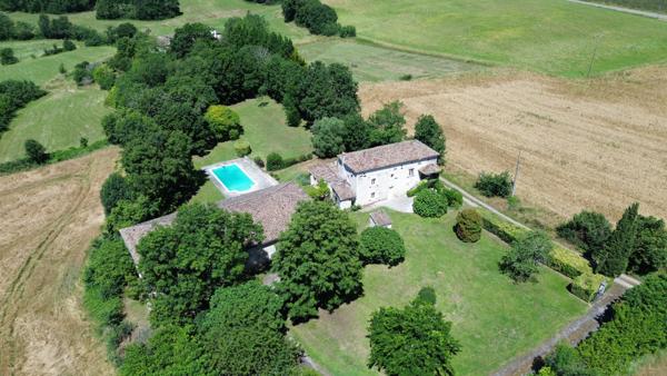 Bourg-de-Visa (82190) TARN ET GARONNE BOURG DE VISA Authentique maison en pierre avec 4 chambres, grange et piscine 4857m2 jardin