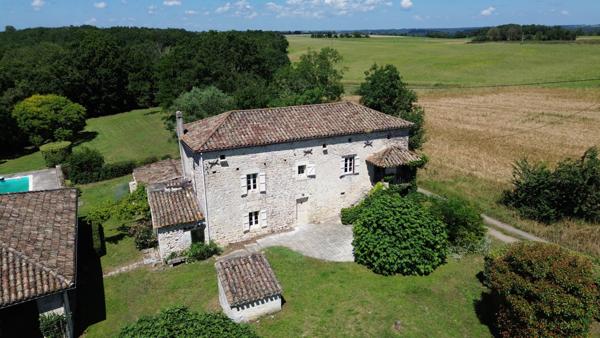 Bourg-de-Visa (82190) TARN ET GARONNE BOURG DE VISA Authentique maison en pierre avec 4 chambres, grange et piscine 4857m2 jardin