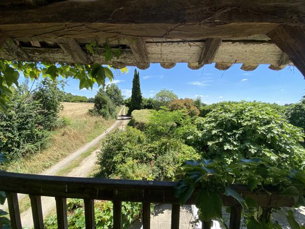 Bourg-de-Visa (82190) TARN ET GARONNE BOURG DE VISA Authentique maison en pierre avec 4 chambres, grange et piscine 4857m2 jardin