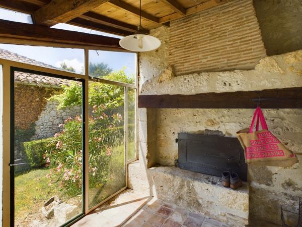 Bourg-de-Visa (82190) TARN ET GARONNE BOURG DE VISA Authentique maison en pierre avec 4 chambres, grange et piscine 4857m2 jardin