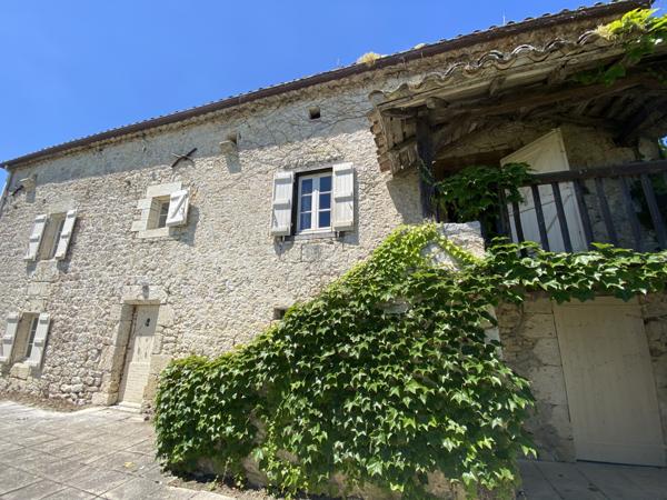 Bourg-de-Visa (82190) TARN ET GARONNE BOURG DE VISA Authentique maison en pierre avec 4 chambres, grange et piscine 4857m2 jardin