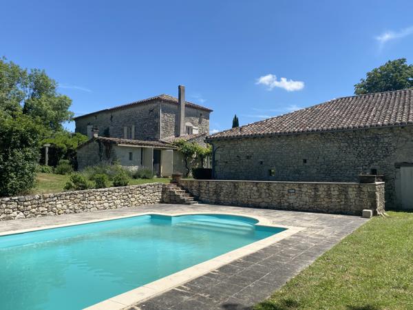 Bourg-de-Visa (82190) TARN ET GARONNE BOURG DE VISA Authentique maison en pierre avec 4 chambres, grange et piscine 4857m2 jardin