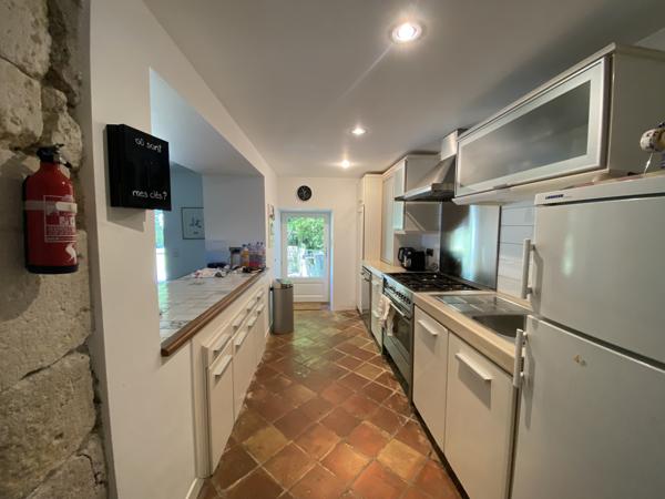 Bourg-de-Visa (82190) TARN ET GARONNE BOURG DE VISA Authentique maison en pierre avec 4 chambres, grange et piscine 4857m2 jardin