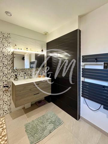 Maison à vendre à AUDENGE-Maison rénovée à Audenge proche commodités et pistes cyclables, 3 chambres, extérieur et prestations modernes AUDENGE CENTRE VILLE