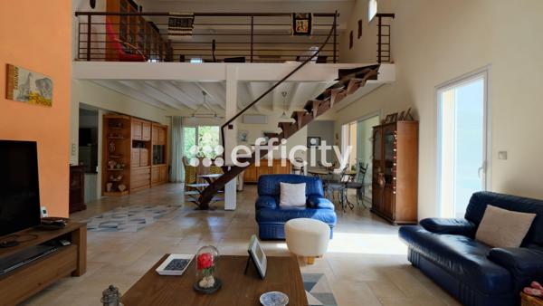Maison
         5 pièces
        - 220 m² Bien prestige 795 000 € *