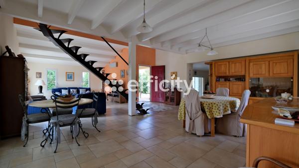 Maison
         5 pièces
        - 220 m² Bien prestige 795 000 € *
