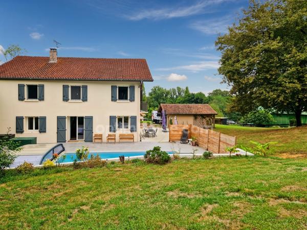 Maison de plus de 270M2 à vendre 9 pièces-5 chambres-piscine- HABAS (40)