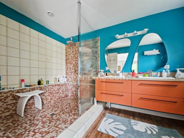 Maison de plus de 270M2 à vendre 9 pièces-5 chambres-piscine- HABAS (40)