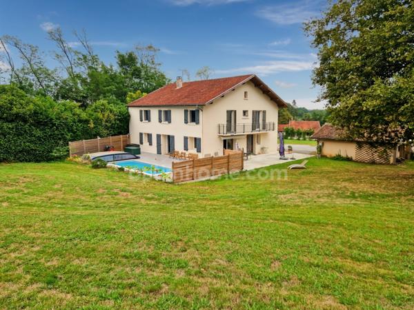 Maison de plus de 270M2 à vendre 9 pièces-5 chambres-piscine- HABAS (40)