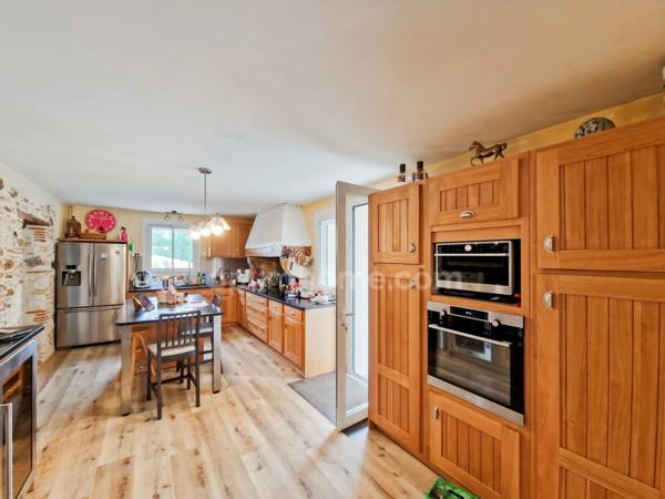 Maison de plus de 270M2 à vendre 9 pièces-5 chambres-piscine- HABAS (40)