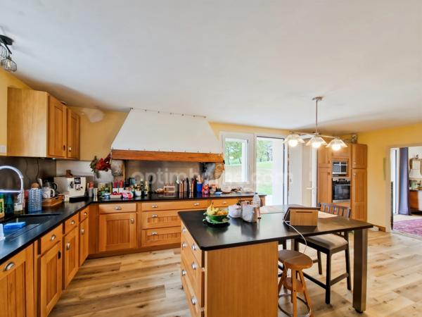 Maison de plus de 270M2 à vendre 9 pièces-5 chambres-piscine- HABAS (40)