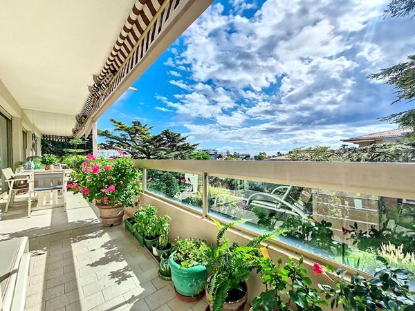 Appartement Cannes 3 pièces 95 m²_ Garage _ Au calme _ Vue dégagée _ Aperçu mer