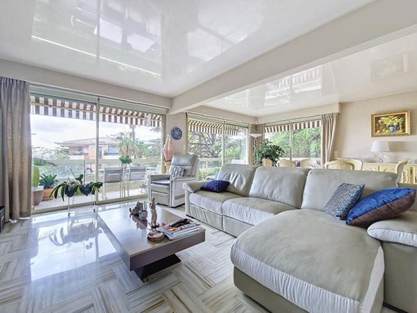 Appartement Cannes 3 pièces 95 m²_ Garage _ Au calme _ Vue dégagée _ Aperçu mer