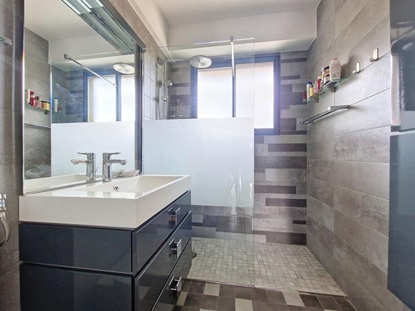 Appartement Cannes 3 pièces 95 m²_ Garage _ Au calme _ Vue dégagée _ Aperçu mer