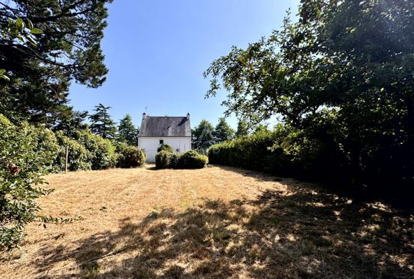 Grand terrain constructible libre de constructeur 1125m² – Bourg de Mériadec.