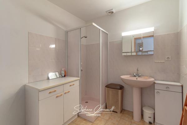 Maison en pierre de 157m² avec 6,3ha de bois et prairies