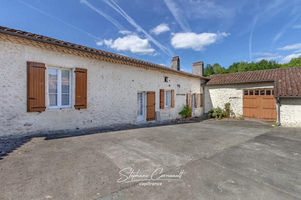 Maison en pierre de 157m² avec 6,3ha de bois et prairies