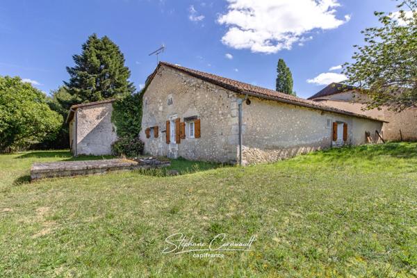 Maison en pierre de 157m² avec 6,3ha de bois et prairies
