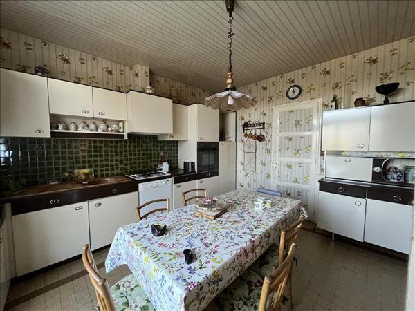 Maison à vendre |  Peyrat-de-Bellac |  4 pièces | 118 m²