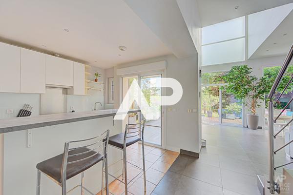 Maison Rueil Malmaison 5 pièce(s) 126 m2 1 040 000 € **  - Référence  19896