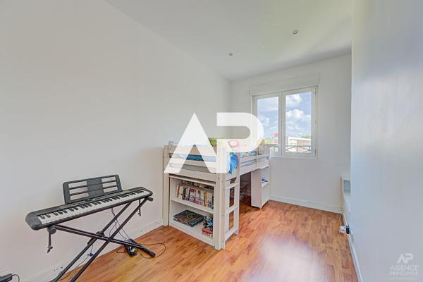 Maison Rueil Malmaison 5 pièce(s) 126 m2 1 040 000 € **  - Référence  19896