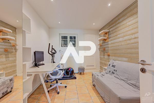 Maison Rueil Malmaison 5 pièce(s) 126 m2 1 040 000 € **  - Référence  19896