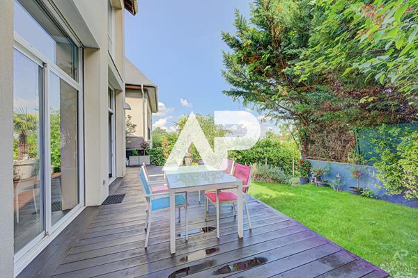 Maison Rueil Malmaison 5 pièce(s) 126 m2 1 040 000 € **  - Référence  19896