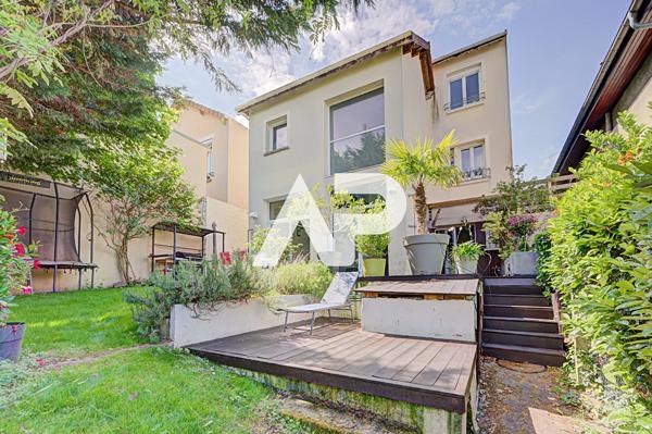 Maison Rueil Malmaison 5 pièce(s) 126 m2 1 040 000 € **  - Référence  19896