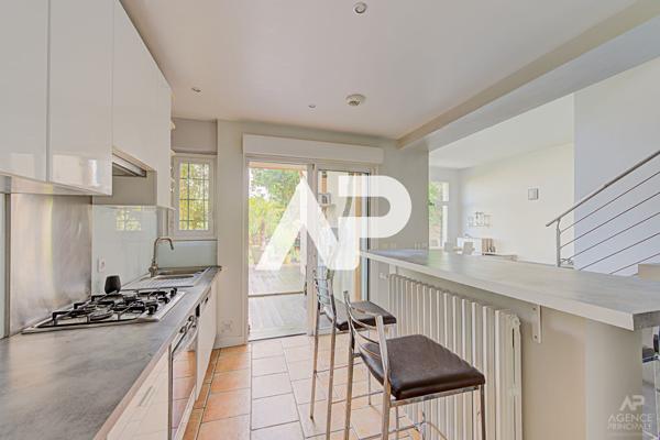 Maison Rueil Malmaison 5 pièce(s) 126 m2 1 040 000 € **  - Référence  19896