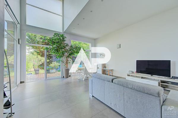 Maison Rueil Malmaison 5 pièce(s) 126 m2 1 040 000 € **  - Référence  19896