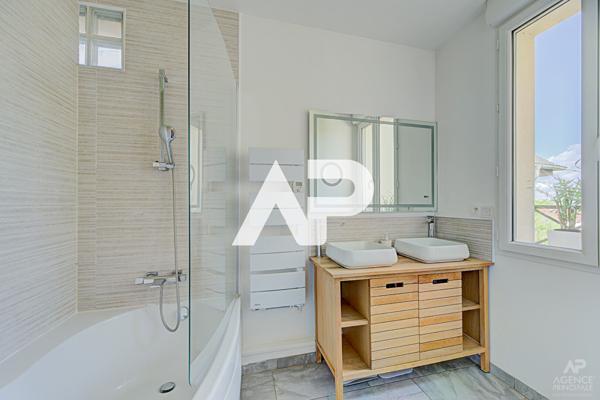 Maison Rueil Malmaison 5 pièce(s) 126 m2 1 040 000 € **  - Référence  19896