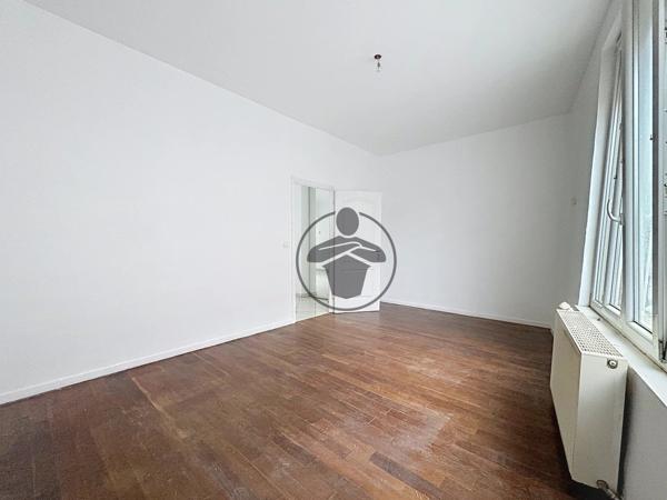 Location                                                      Appartement
                        
                     3 pièces                      60 m2                     à Saint-Quentin