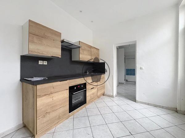 Location                                                      Appartement
                        
                     3 pièces                      60 m2                     à Saint-Quentin