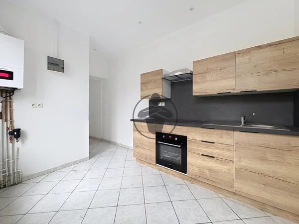 Location                                                      Appartement
                        
                     3 pièces                      60 m2                     à Saint-Quentin