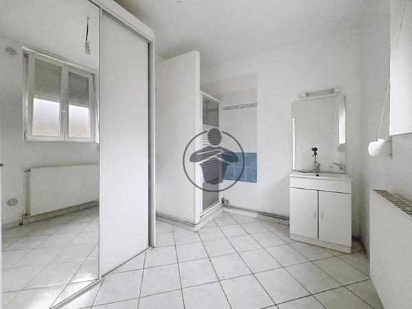 Location                                                      Appartement
                        
                     3 pièces                      60 m2                     à Saint-Quentin