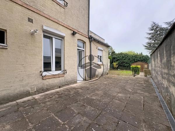 Location                                                      Appartement
                        
                     3 pièces                      60 m2                     à Saint-Quentin