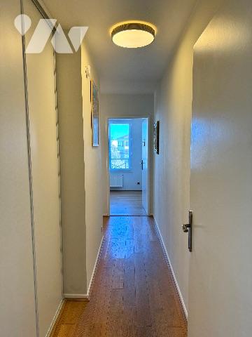 Dernier étage avec ascenseur – Superbe F4 rénové de 89 m² – Balcon couvert, parking, cave.