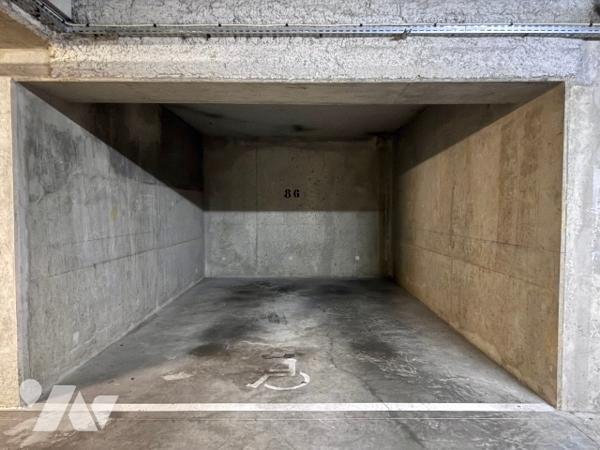 Dernier étage avec ascenseur – Superbe F4 rénové de 89 m² – Balcon couvert, parking, cave.