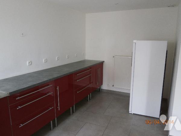 Maison d'habitation avec grange et verger non attenant.