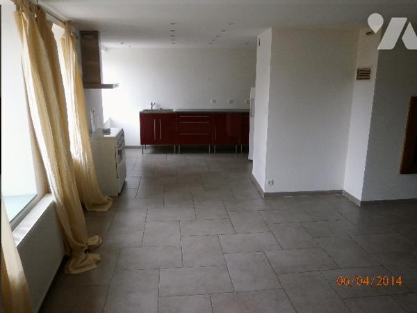 Maison d'habitation avec grange et verger non attenant.