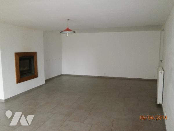 Maison d'habitation avec grange et verger non attenant.