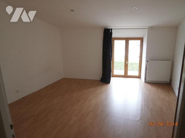 Maison d'habitation avec grange et verger non attenant.