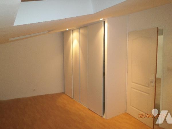 Maison d'habitation avec grange et verger non attenant.