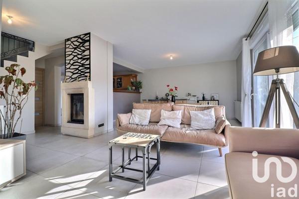 Maison traditionnelle 7 pièces de 130 m² à Gretz-Armainvilliers (77220)