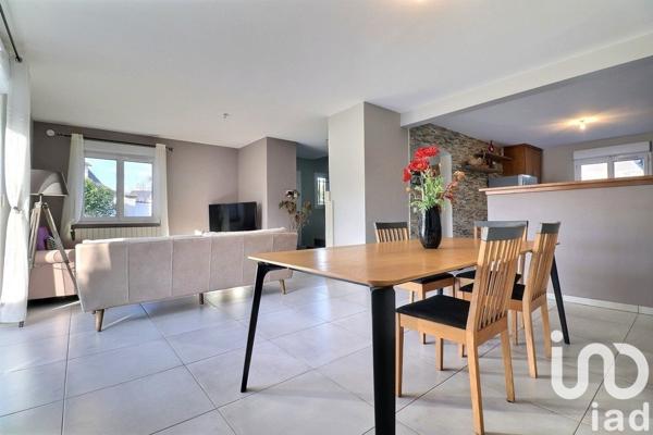 Maison traditionnelle 7 pièces de 130 m² à Gretz-Armainvilliers (77220)