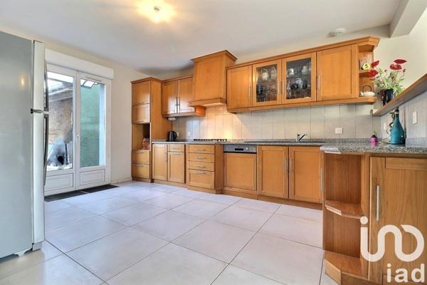 Maison traditionnelle 7 pièces de 130 m² à Gretz-Armainvilliers (77220)