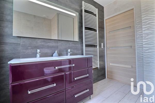 Maison traditionnelle 7 pièces de 130 m² à Gretz-Armainvilliers (77220)