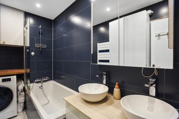 Appartement
         3 pièces
        - 70 m² 870 000 € *