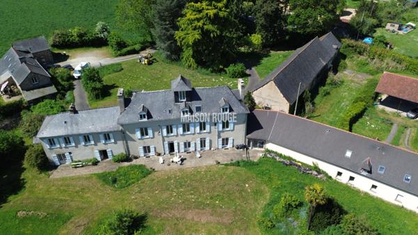 A vendre Manoir du 17ème de 425 m² environ plus 400 m² ( 5 logements indépendants) sur 11 hectares
